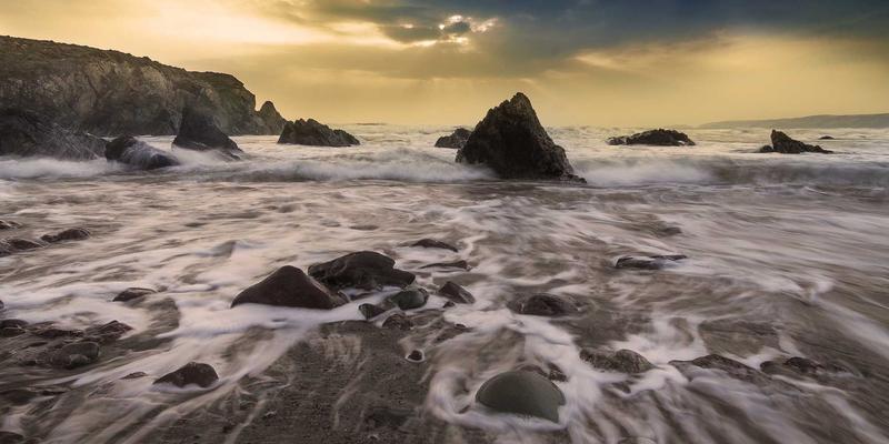 再婚家庭情感融合指南：专业咨询师教你用‘一心一意’的恋爱技巧与婚姻指导构建和谐新家