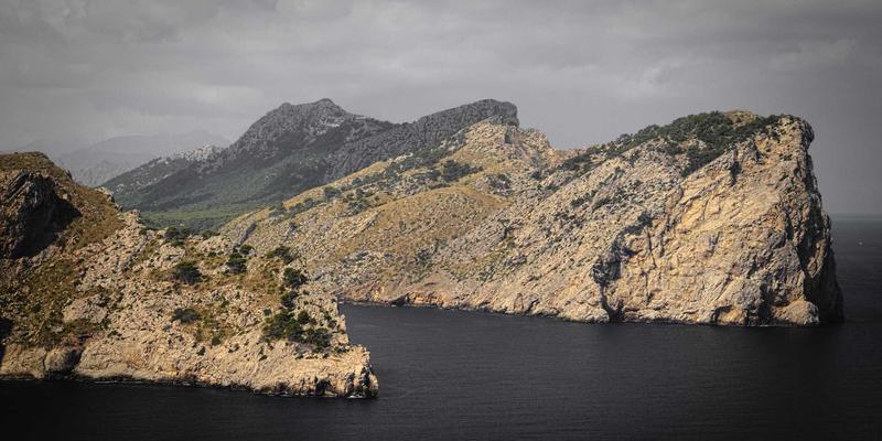 数字时代的恋爱技巧：如何在社交媒体时代保持一心一意与伴侣信任